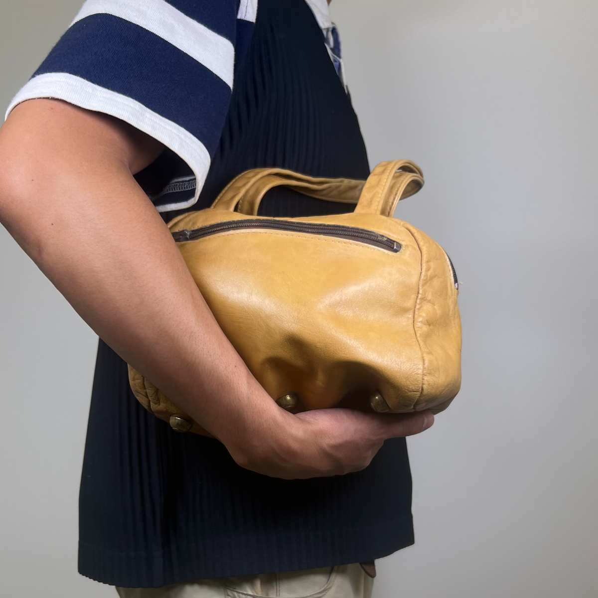 Vintage 1970s Tan Leather Zip Handbag