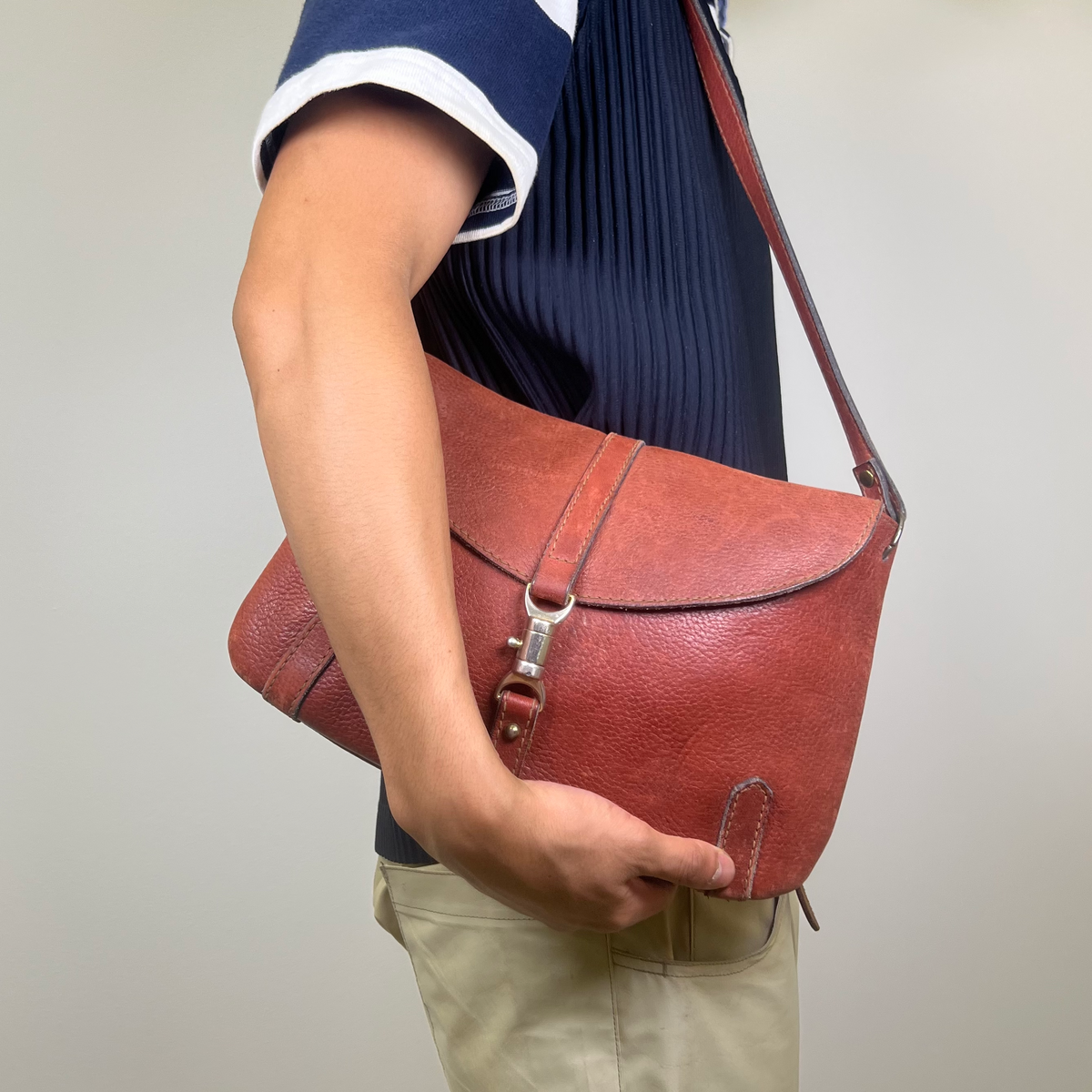 Vintage 1970s Oxblood Leather Clasp Shoulder Bag